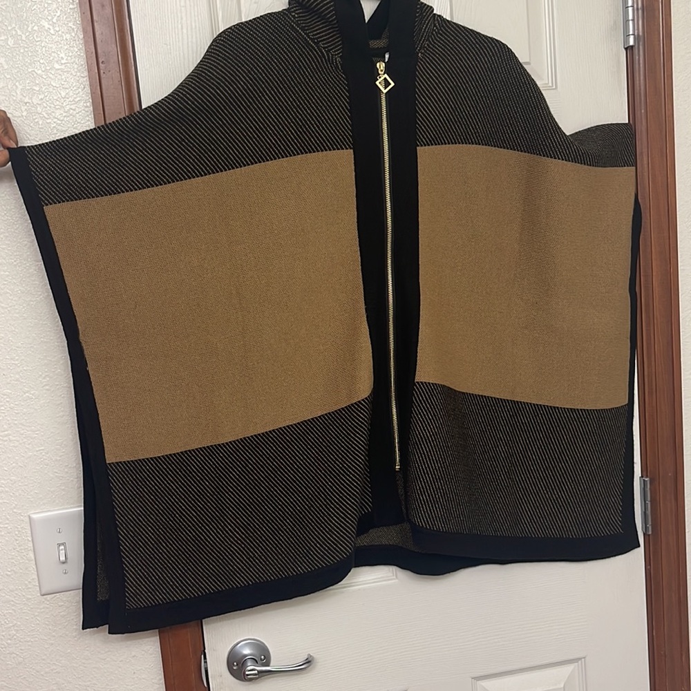 Poncho - Picture 2 of 3
